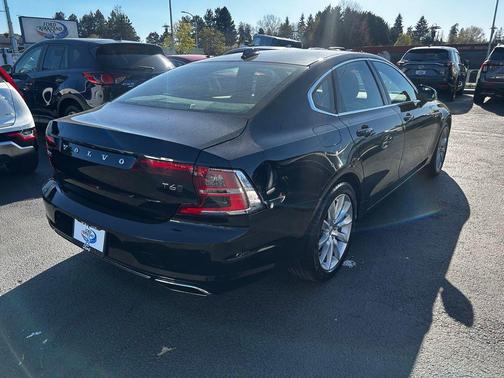 Onyx Black Metallic 2017 Volvo S90 T6 Momentum