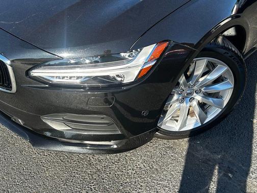 Onyx Black Metallic 2017 Volvo S90 T6 Momentum