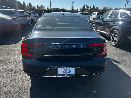 Onyx Black Metallic 2017 Volvo S90 T6 Momentum