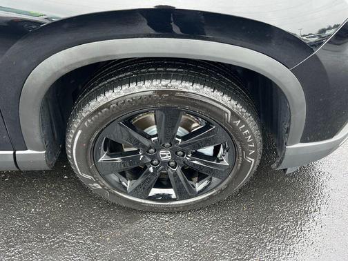 Crystal Black Pearl 2025 Honda Pilot Black Edition