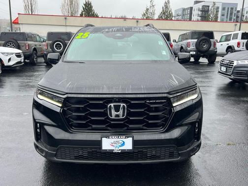 Crystal Black Pearl 2025 Honda Pilot Black Edition