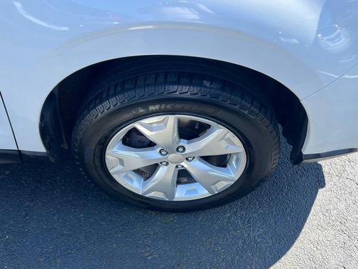 Crystal White Pearl 2016 Subaru Forester 2.5i Premium