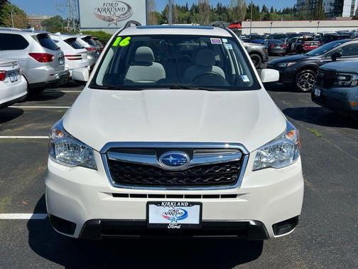 Crystal White Pearl 2016 Subaru Forester 2.5i Premium