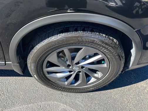 Magnetic Black 2016 Nissan Rogue SL
