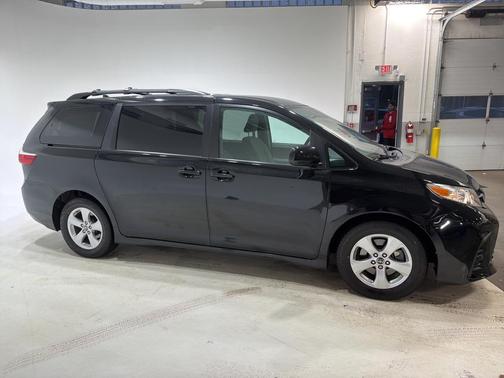 2019 Toyota Sienna LE