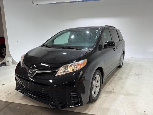 2019 Toyota Sienna LE