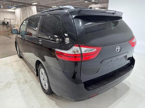 2019 Toyota Sienna LE