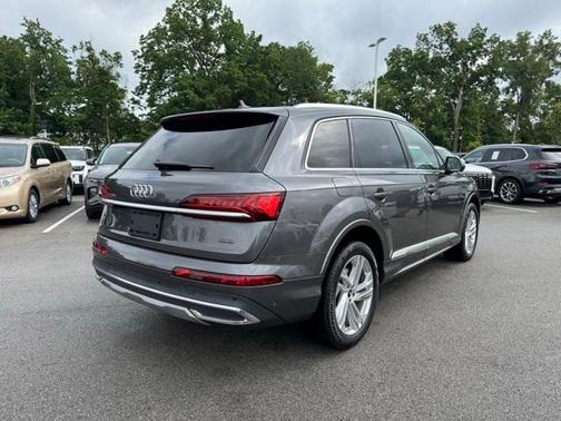 2022 Audi Q7 55 Premium Plus