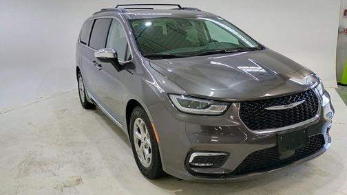 Granite Crystal Clearcoat Metallic 2023 Chrysler Pacifica Limited