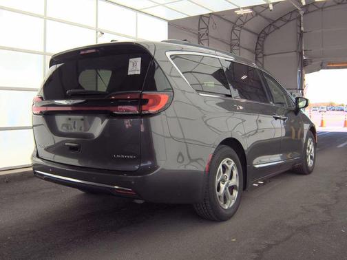 Granite Crystal Clearcoat Metallic 2023 Chrysler Pacifica Limited