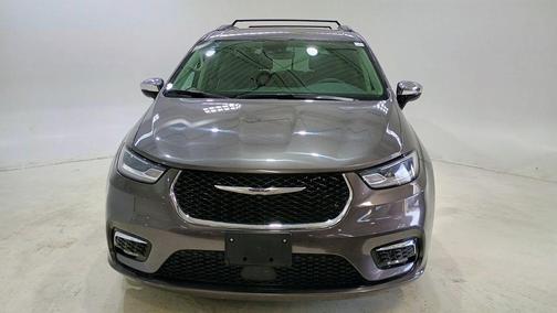 Granite Crystal Clearcoat Metallic 2023 Chrysler Pacifica Limited