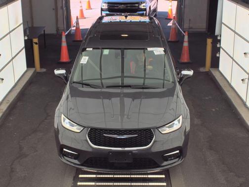 Granite Crystal Clearcoat Metallic 2023 Chrysler Pacifica Limited