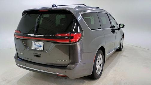 Granite Crystal Clearcoat Metallic 2023 Chrysler Pacifica Limited