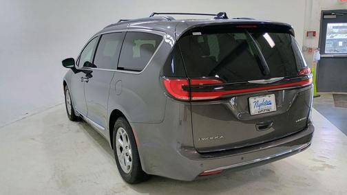 Granite Crystal Clearcoat Metallic 2023 Chrysler Pacifica Limited