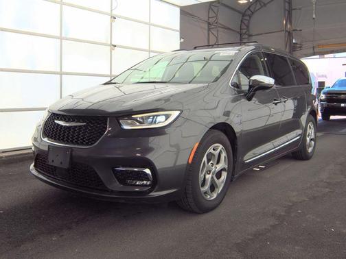 Granite Crystal Clearcoat Metallic 2023 Chrysler Pacifica Limited