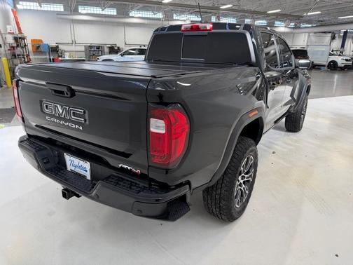 2024 GMC Canyon AT4