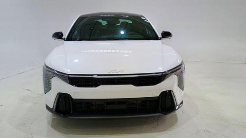 Snow White Pearl 2025 Kia K4 GT-Line Turbo