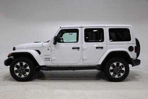 Bright White Clearcoat 2022 Jeep Wrangler Unlimited Sahara