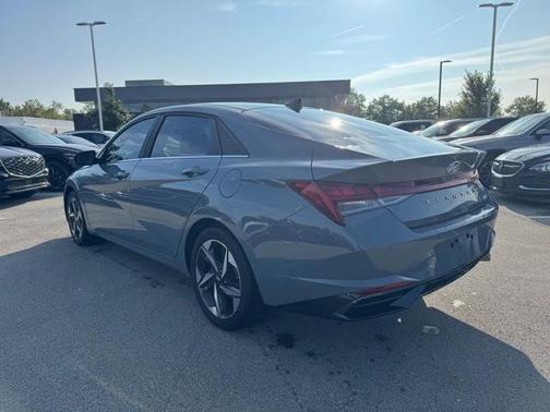 2022 Hyundai ELANTRA Limited