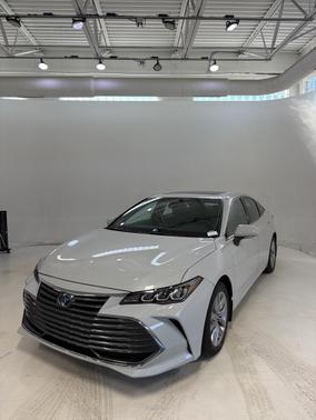 2022 Toyota Avalon Hybrid XLE