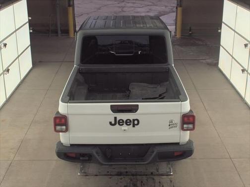 2022 Jeep Gladiator Sport