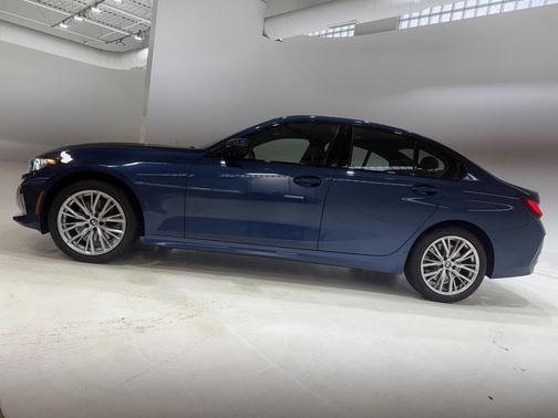 2023 BMW 330 i xDrive