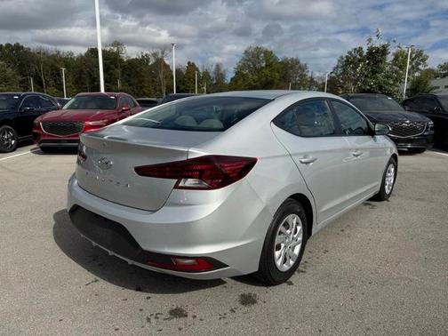 2019 Hyundai ELANTRA SE