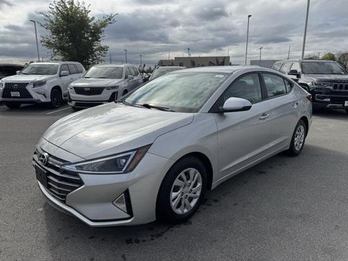 2019 Hyundai ELANTRA SE