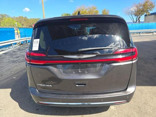 2023 Chrysler Pacifica Touring-L