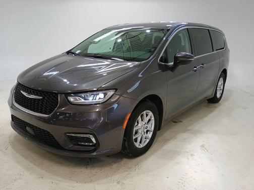2023 Chrysler Pacifica Touring-L