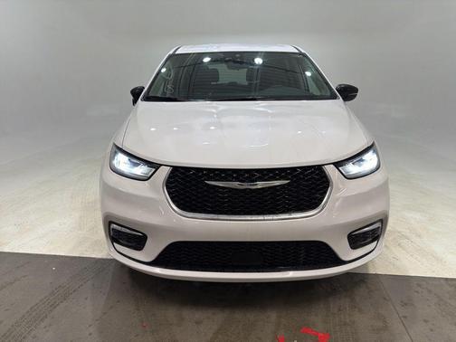 2024 Chrysler Pacifica Touring-L