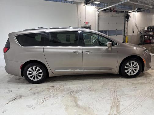 2018 Chrysler Pacifica Touring-L