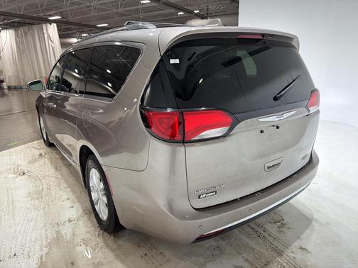 2018 Chrysler Pacifica Touring-L