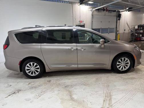 2018 Chrysler Pacifica Touring-L