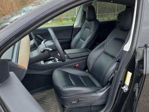 Black 2021 Tesla Model Y Long Range