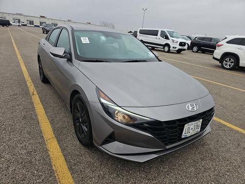 2023 Hyundai ELANTRA SEL