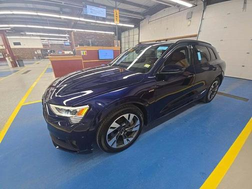 2022 Audi e-tron Premium