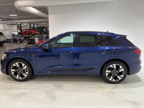 2022 Audi e-tron Premium