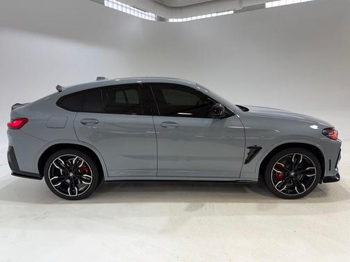 2025 BMW X4 M40i