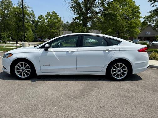 2017 Ford Fusion Hybrid SE