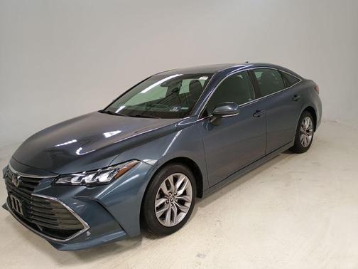 Gray 2019 Toyota Avalon XLE