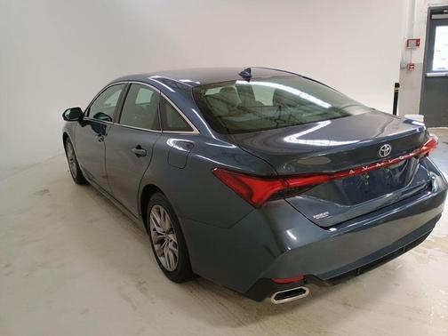 Gray 2019 Toyota Avalon XLE