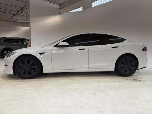2022 Tesla Model S Plaid