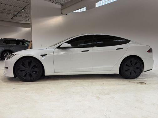 2022 Tesla Model S Plaid