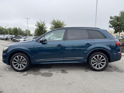2022 Audi Q7 45 Premium Plus