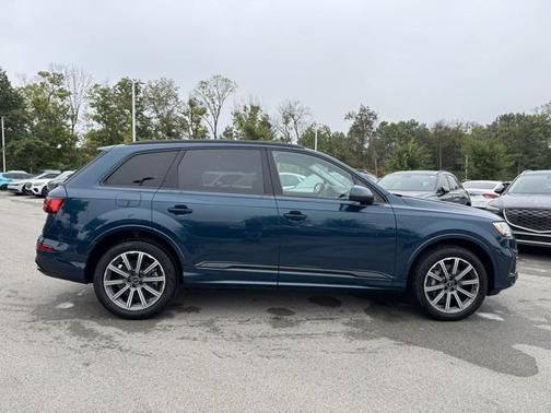 2022 Audi Q7 45 Premium Plus