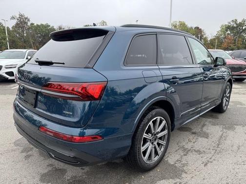 2022 Audi Q7 45 Premium Plus