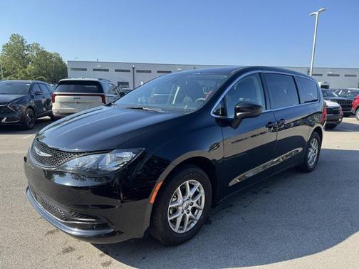 2024 Chrysler Voyager LX