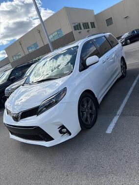 2020 Toyota Sienna SE