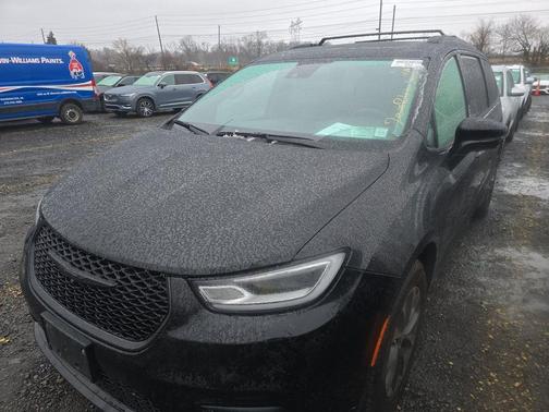 2022 Chrysler Pacifica Touring-L